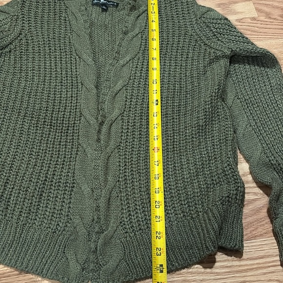 Derek 🩵 Heart cardigan- dark green size small warm and very comfortable - Picture 5 of 6